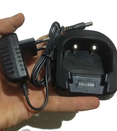 شارژر بیسیم Baofeng UV-82