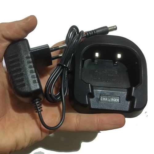 شارژر بیسیم Baofeng UV-82