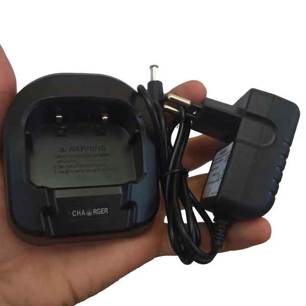 شارژر بیسیم Baofeng UV-8D